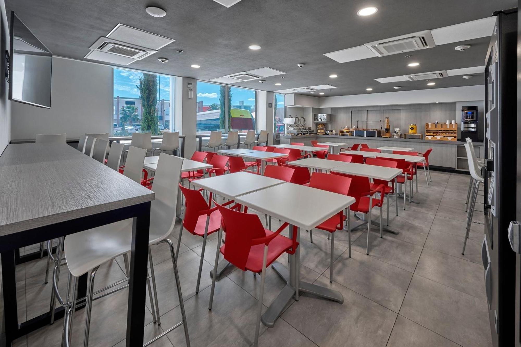 City Express Junior By Marriott Puebla Finsa Bagian luar foto